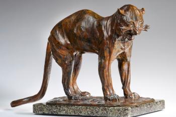 Rembrandt Bugatti: Mručící panter, kolem 1907, bronz, 34 x 61 x 23 cm, zdroj: Bonhams Cornette de Saint Cyr Rembrandt Bugatti: Mručící panter, kolem 1907, bronz, 34 x 61 x 23 cm, zdroj: Bonhams Cornette de Saint Cyr