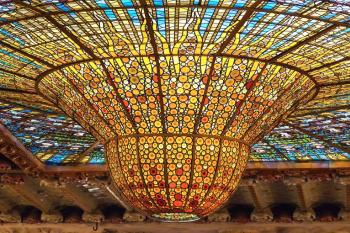 Vitráž v koncertním sále Palau de la Música Catalana. Zdroj: Gemma Askham
