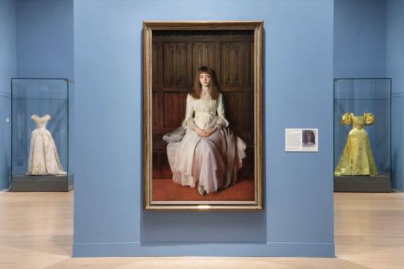 Portrét Elsie Palmer a její oblečení, foto: Tate Britain (https://www.tate.org.uk)