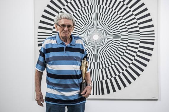 Milan Dobeš před dílem Terč, zdroj: Adolf Loos Apartment and Gallery