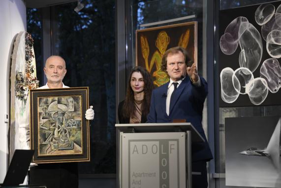 Pohled do aukce. Zdroj: Adolf Loos Apartment and Gallery