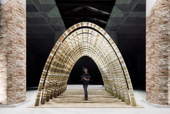 Elephant Chapel, Boonserm Premthada (2025), zdroj: Bienále architektury v Benátkách 2025