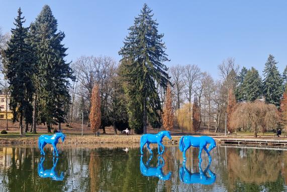Trojice modrých koní od sochaře Michala Gabriela, Zdroj: novinky.cz/ Ludmila Žlábková